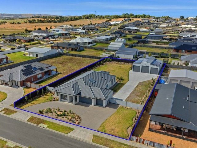 4 Colonnades Circuit, VIC 3984