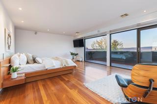 Master bedroom to balcony (2019-11-08)