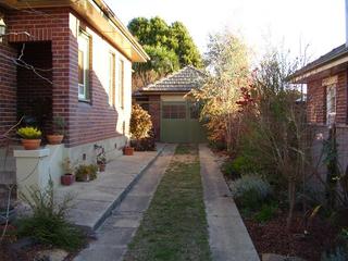 SIDE OF HOUSE (2008-05-30)