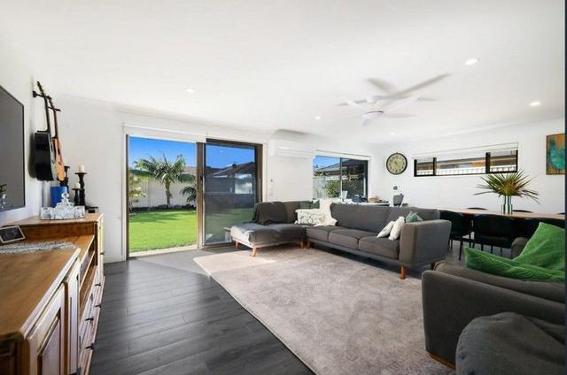 8 Tartan Court, QLD 4218