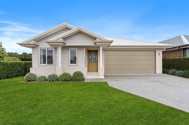 10 Brenville Street, NSW 2560