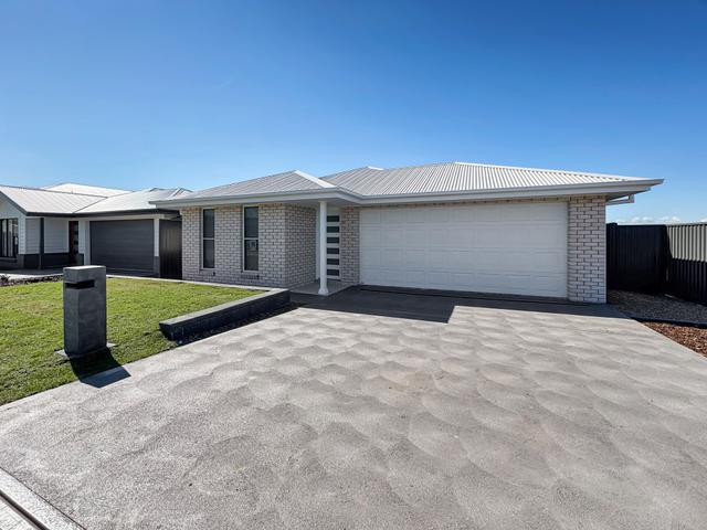 60 Cove Circuit, NSW 2830