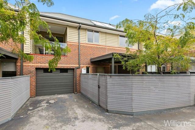 2/152 Hall Street, VIC 3015