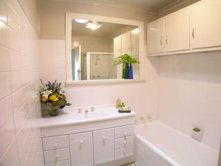 Bathroom (2004-11-17)