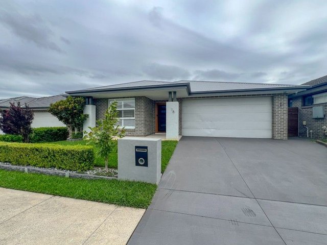 18 Hinton Loop, NSW 2570