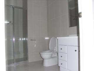 Bathroom (2011-04-06)