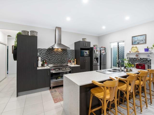 30 Cradock Street, QLD 4121