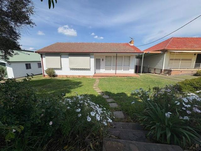 8 Shaw Crescent, NSW 2333