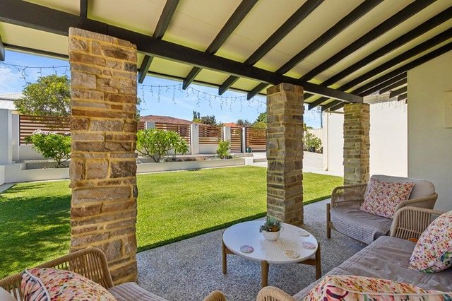 4 Mahonia Place, WA 6023