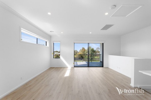 2 Shingleback Walk, VIC 3064
