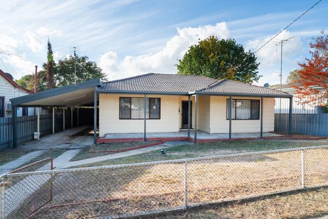 912 Padman Drive, NSW 2640