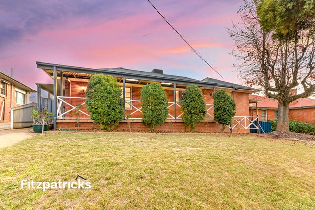 14 Bluett Crescent, NSW 2650