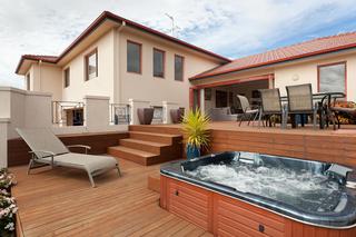 Deck & Spa