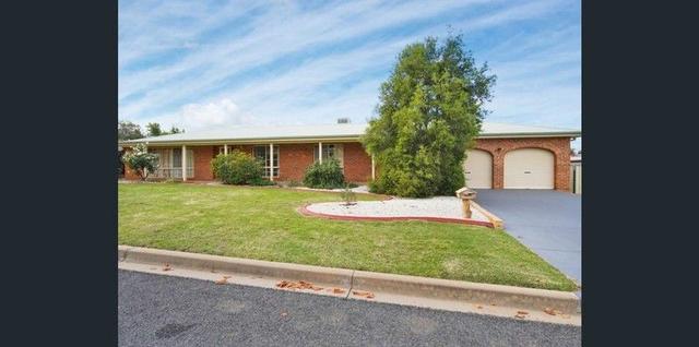 24 Corella Place, NSW 2650