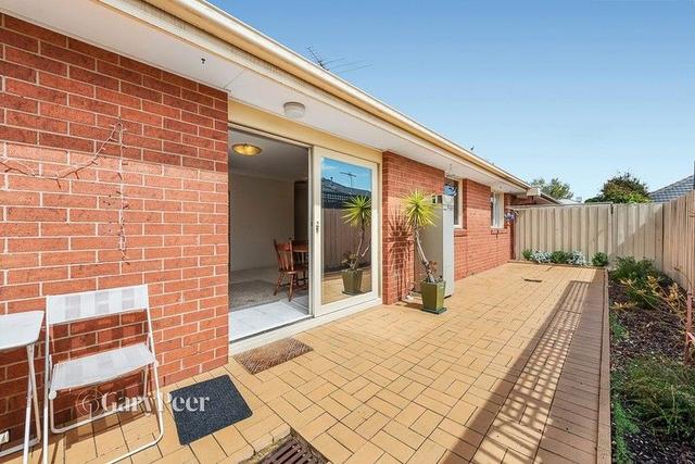 2/23 St Huberts Road, VIC 3163