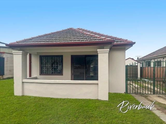 13 Koala Road, NSW 2196