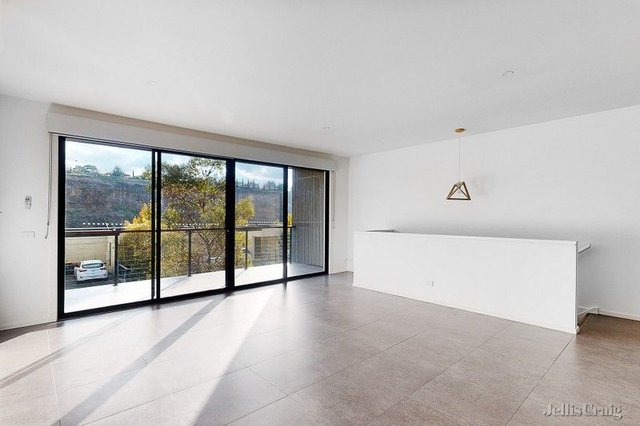 22 Lakeside Crescent, VIC 3033