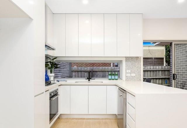 2/119 Cardinal Road, VIC 3046