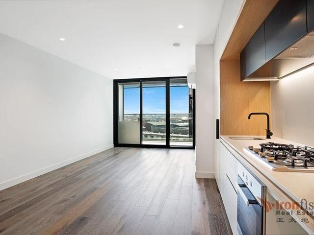 802/15 Doepel Way, VIC 3008