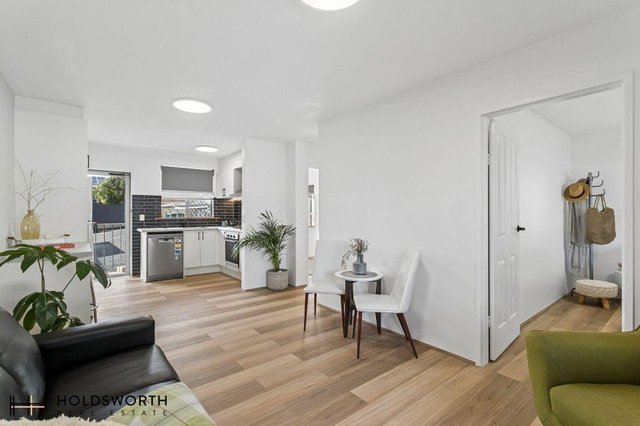 8/6 York Street, WA 6052