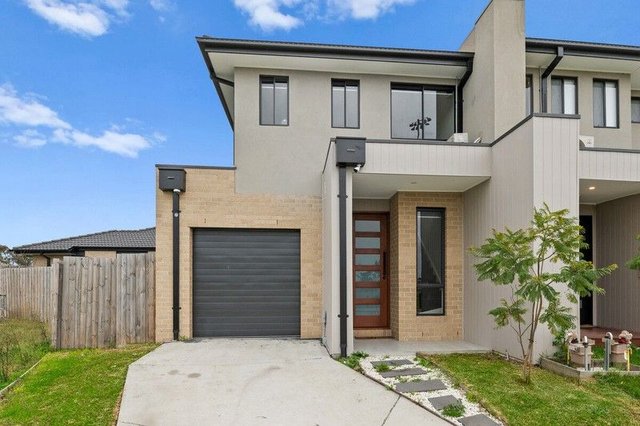 8 Heath Place, VIC 3810