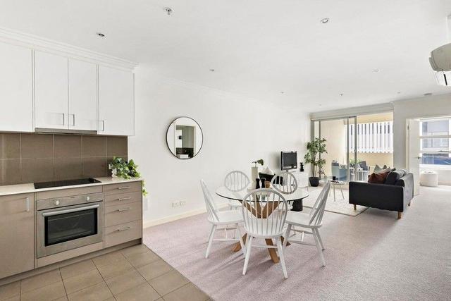 2.09/29 Nicholson Street, VIC 3057