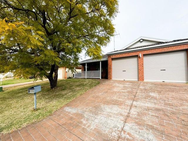 8 Muirfield Crescent, NSW 2745