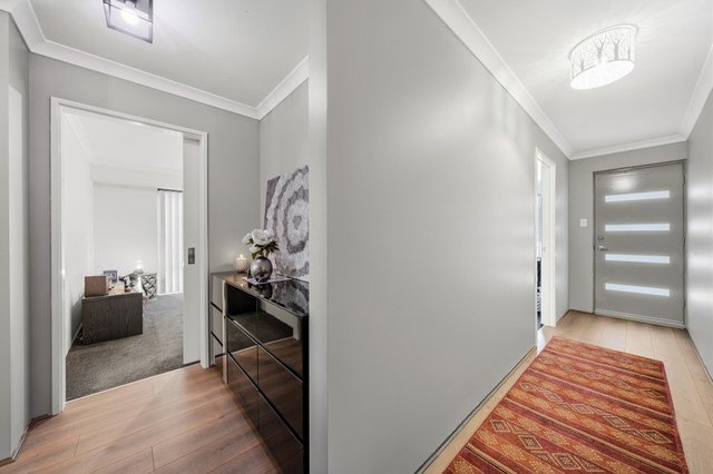 21 Cannes Way, WA 6055