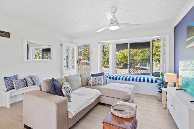 1/9 Anzac Parade, QLD 4220