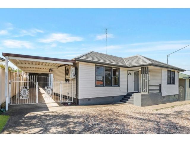 23 Hillview Parade, NSW 2170