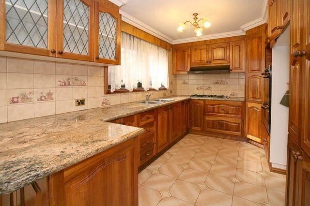 8 Lauriston Court, VIC 3170