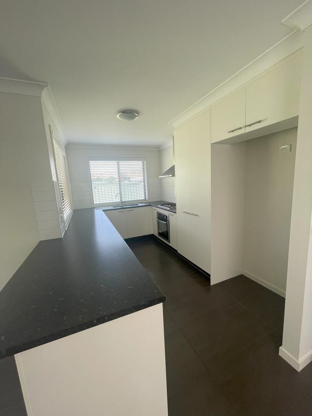 33 Lawson Drive, NSW 2722