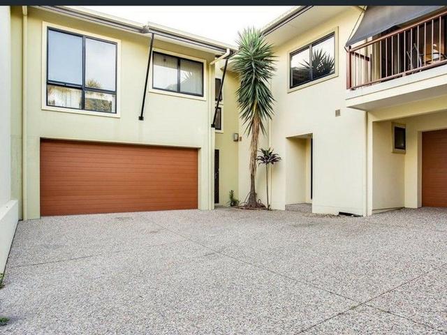 2/119 Minnie Street, QLD 4215