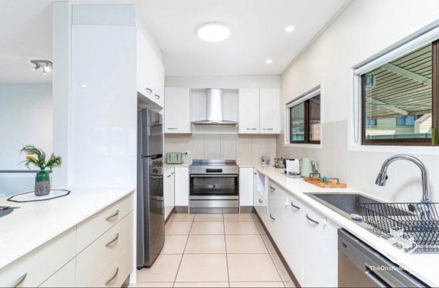 1/408 Marine Parade, QLD 4216
