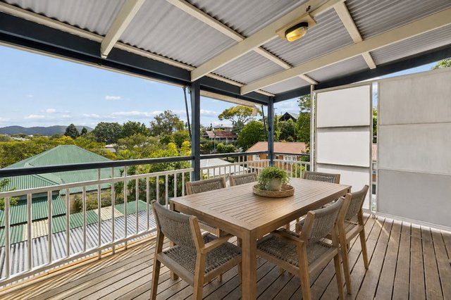 2/16 Glassey Street, QLD 4059