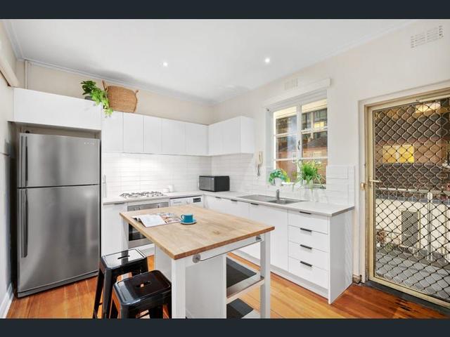 12/17 Queens Road, VIC 3000