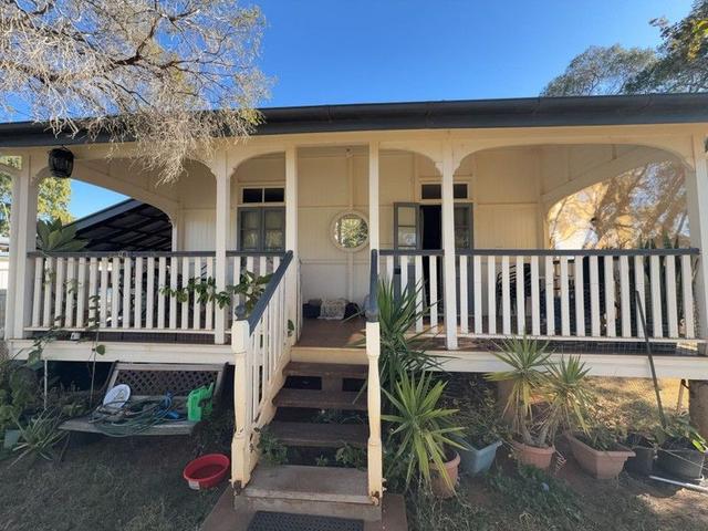 9 East Street, QLD 4470