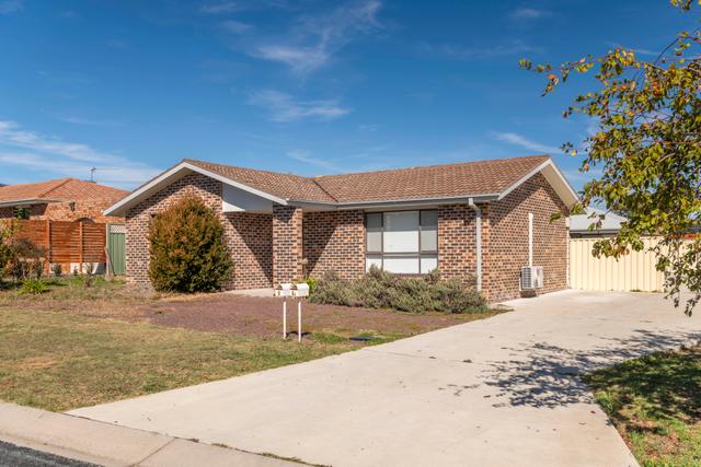 8 Fenston Place, ACT 2905