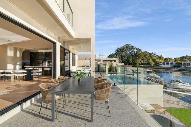 15 Lakeside Avenue, QLD 4218