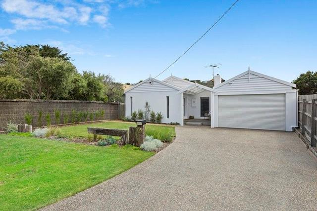 19 Titus Drive, VIC 3941