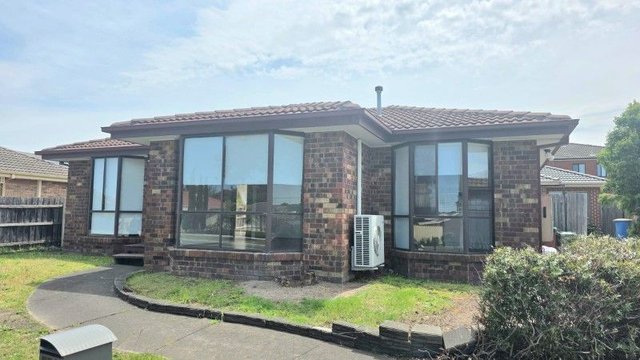 77 Warana Drive, VIC 3976