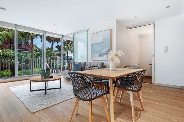 212/1 Danks  Street West, VIC 3207