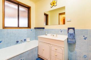 Bathroom (2015-05-20)