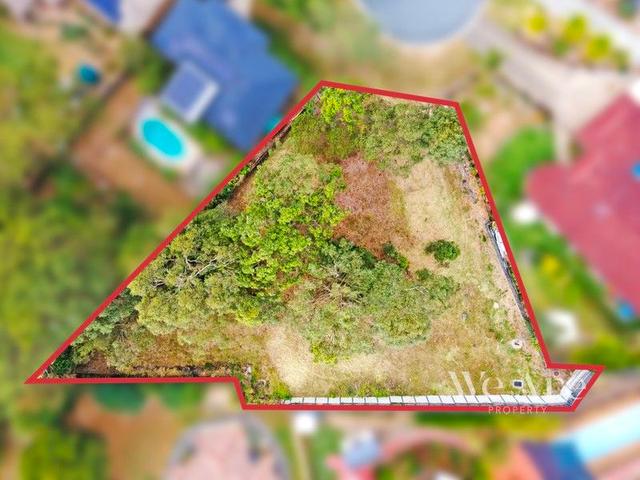 8 Coolamon Court, QLD 4037