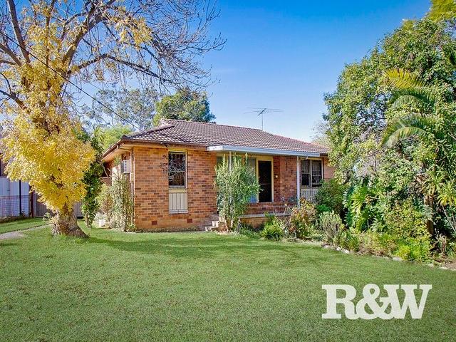 35 Idriess Crescent, NSW 2770