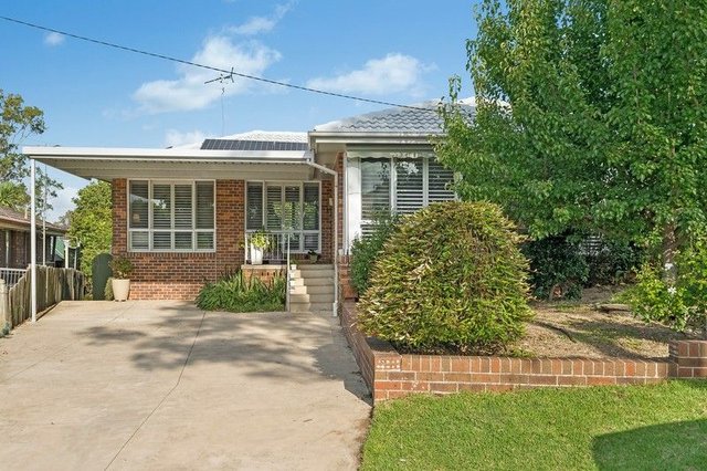 12 Banks Place, NSW 2570