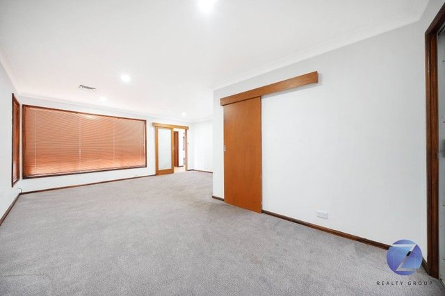 3 Lowe Crescent, NSW 2570