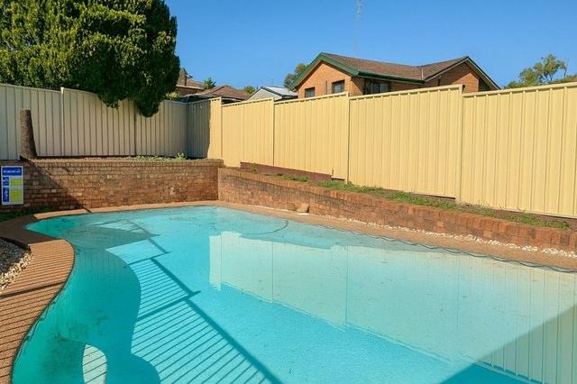 10 Manooka Crescent, NSW 2560