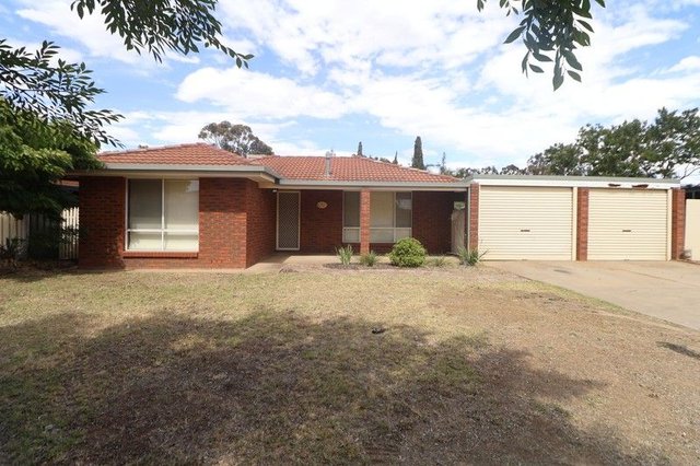 6 Karoom  Drive, NSW 2650
