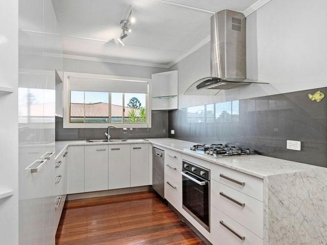 8 Benton Street, QLD 4110